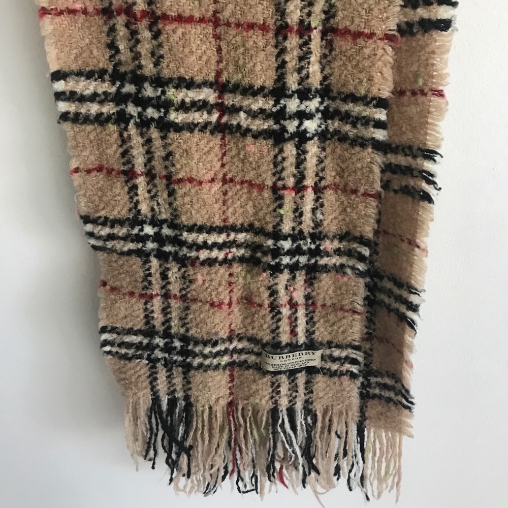 100% authentic Burberry scarf.